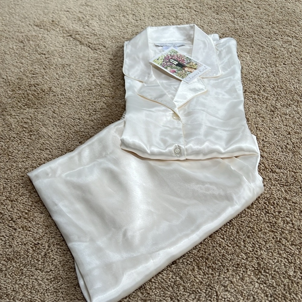 New! Claire’s Rose large ivory two piece satiny pajama set.